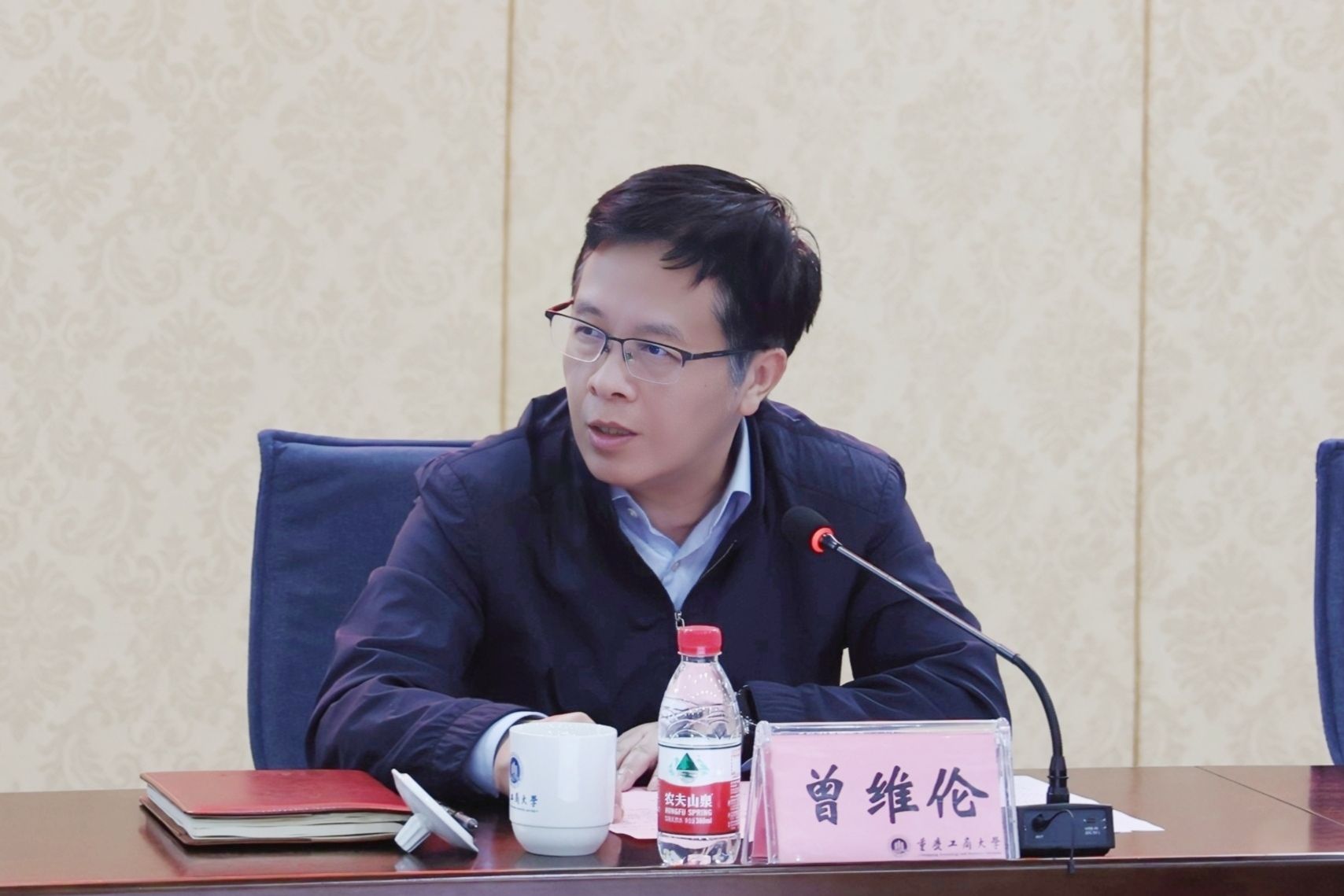学校党委书记曾维伦讲话 摄影:邓艺.jpg
